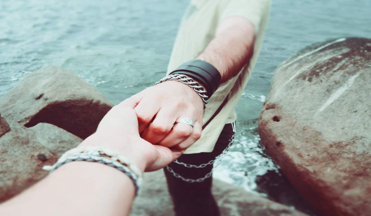 You are currently viewing The 6 Most Common Signs of a Magnetic Attraction Between two Soulmates