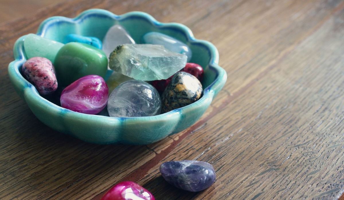 You are currently viewing 8 Crystals and Stones that All Empaths Should Have at Home