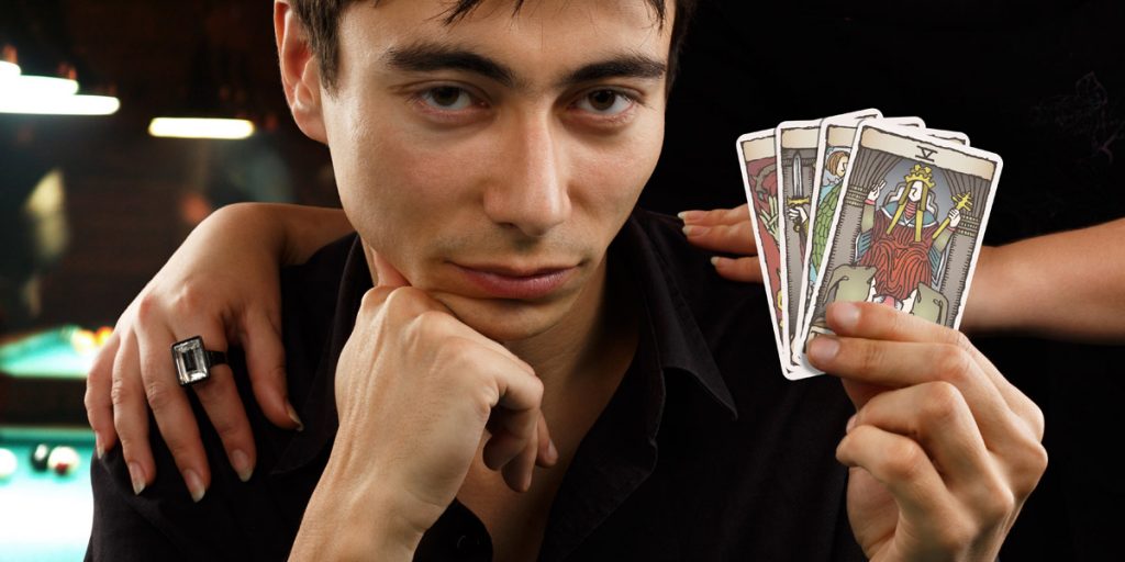 How to Interpret Tarot Card Combinations